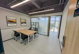 上海定购玻璃幕墙显示屏